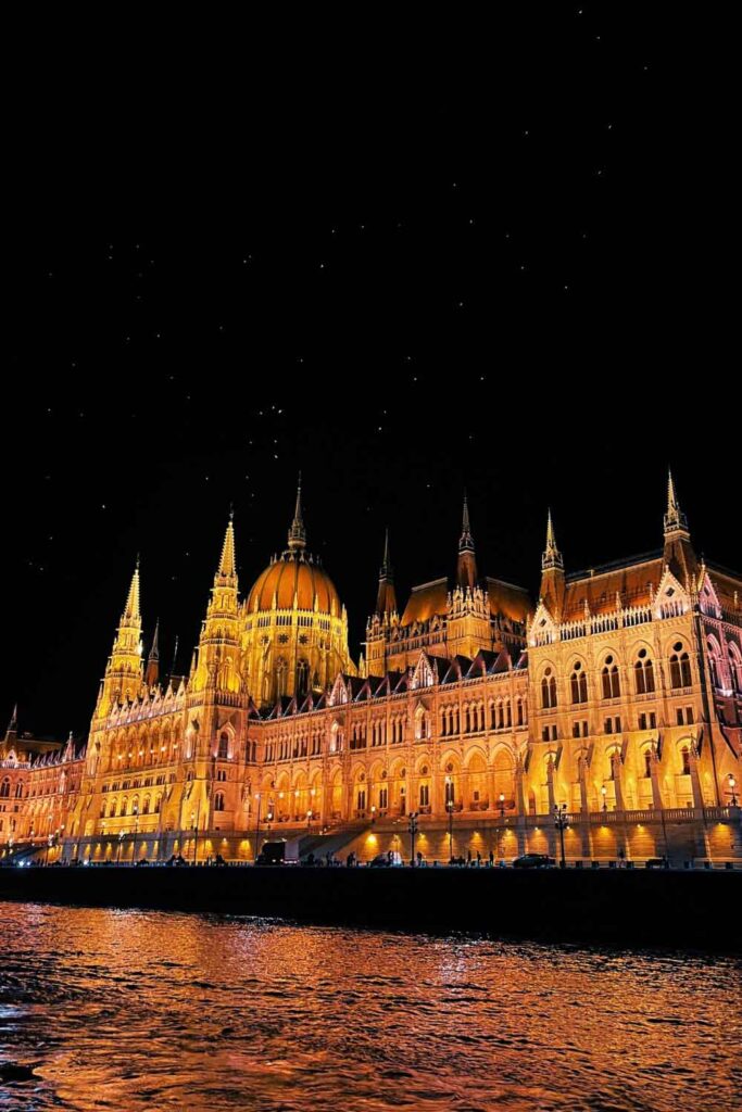 5 days of sightseeing in Budapest: evening river cruise