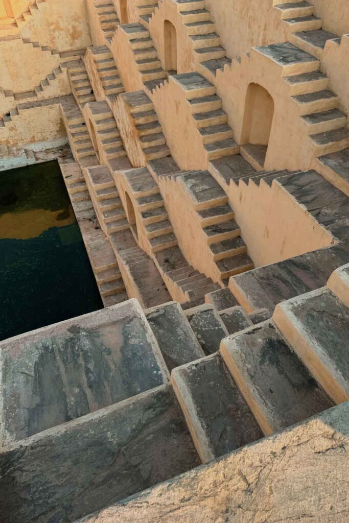 Panna Meenda ka Kund