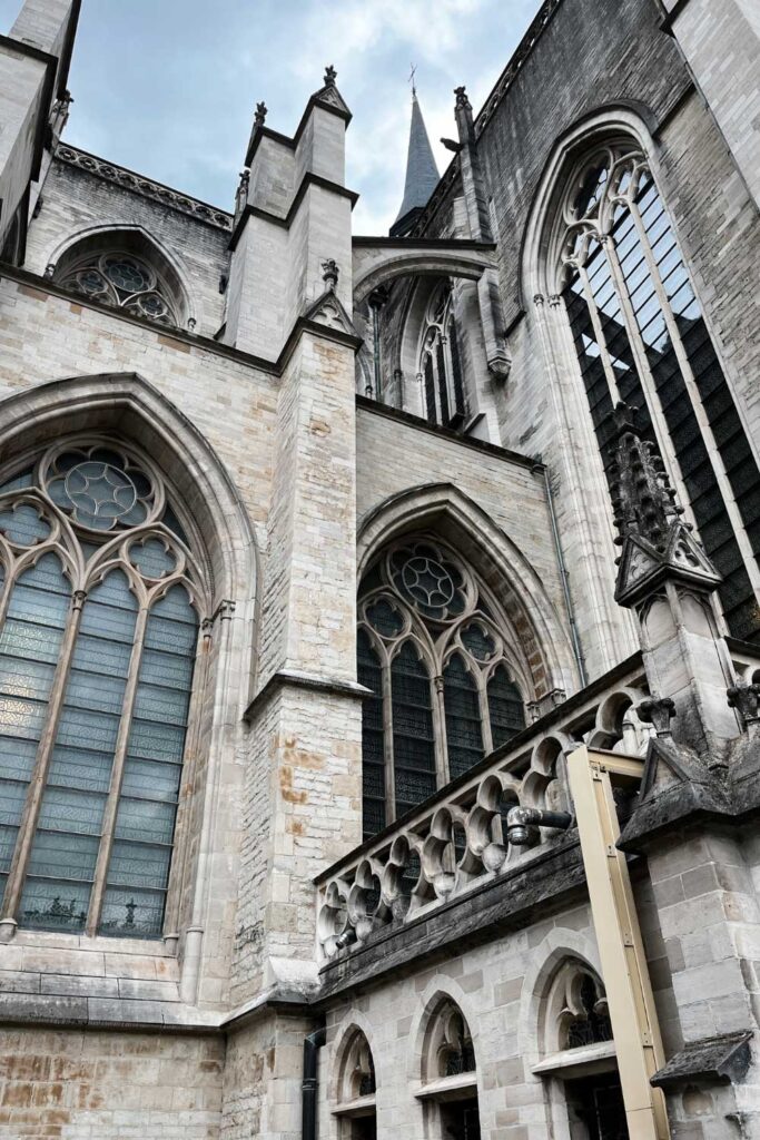 Mechelen travel guide: Sint-Romboutskathedraal