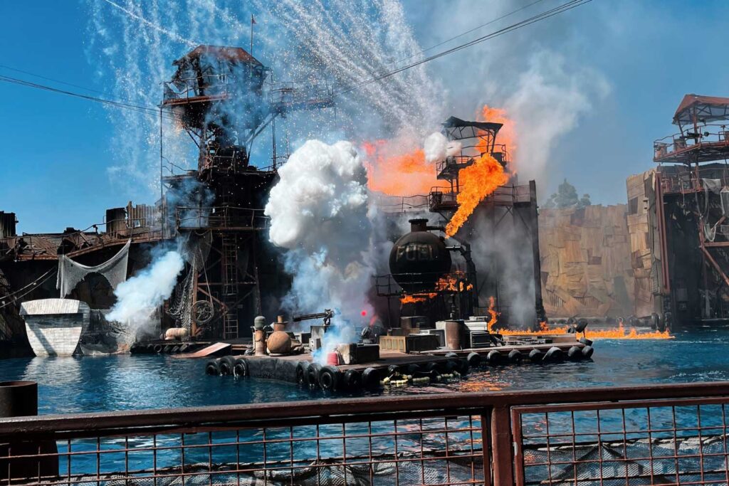 Universal Studios Hollywood: WaterWorld show